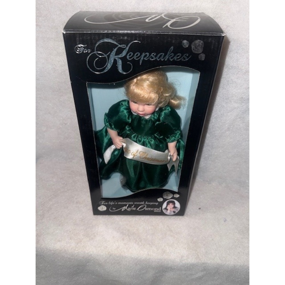 Marie Osmond Magic‎ of Christmas Keepsake Doll Emerald Dress With Banner